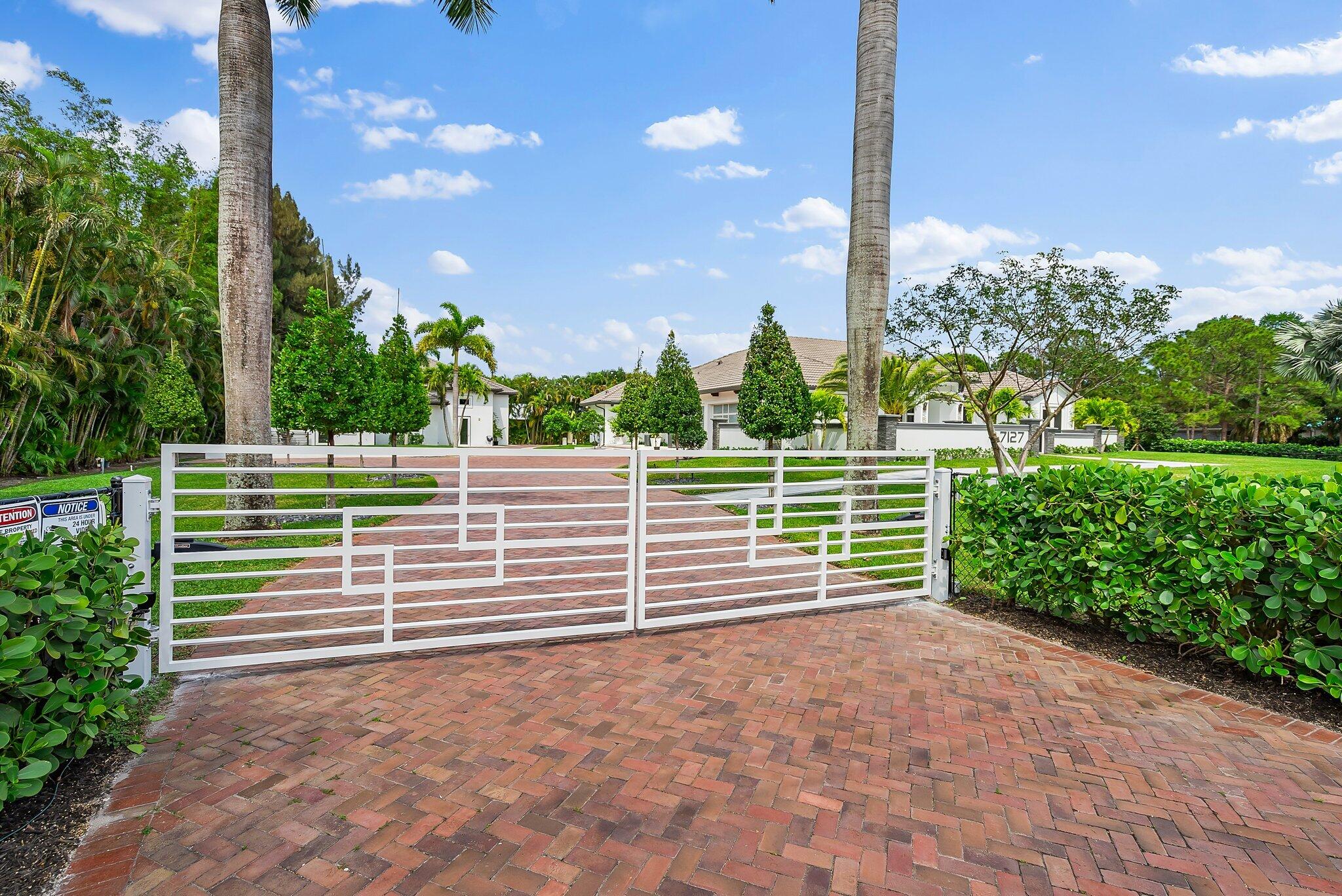 PALM BEACH COUNTRY ESTATES - Residential