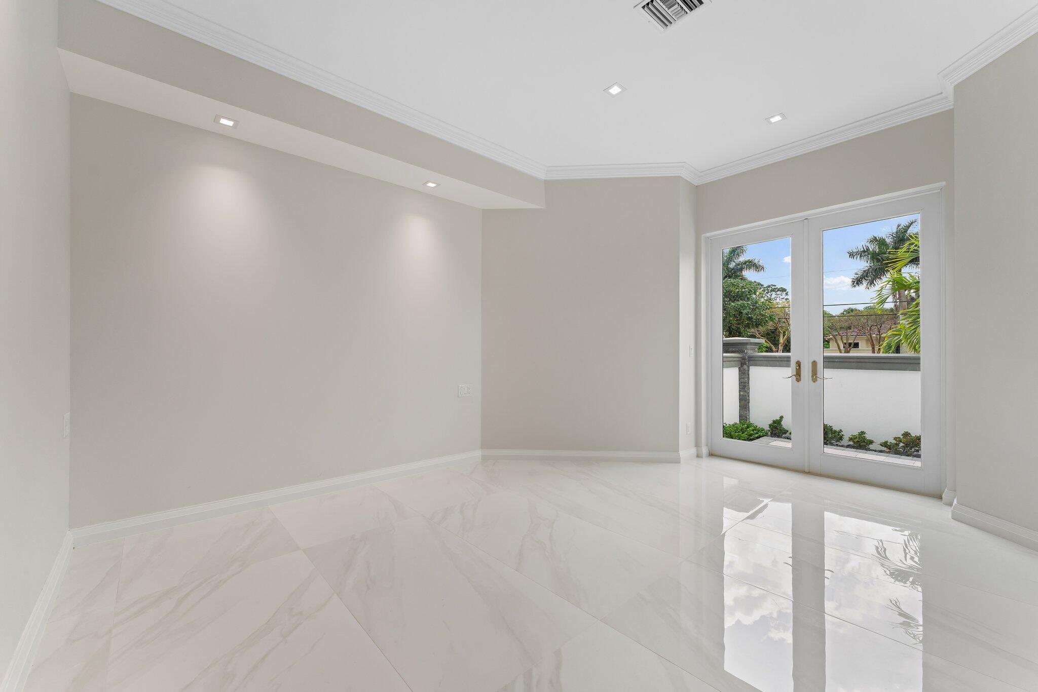 PALM BEACH COUNTRY ESTATES - Residential