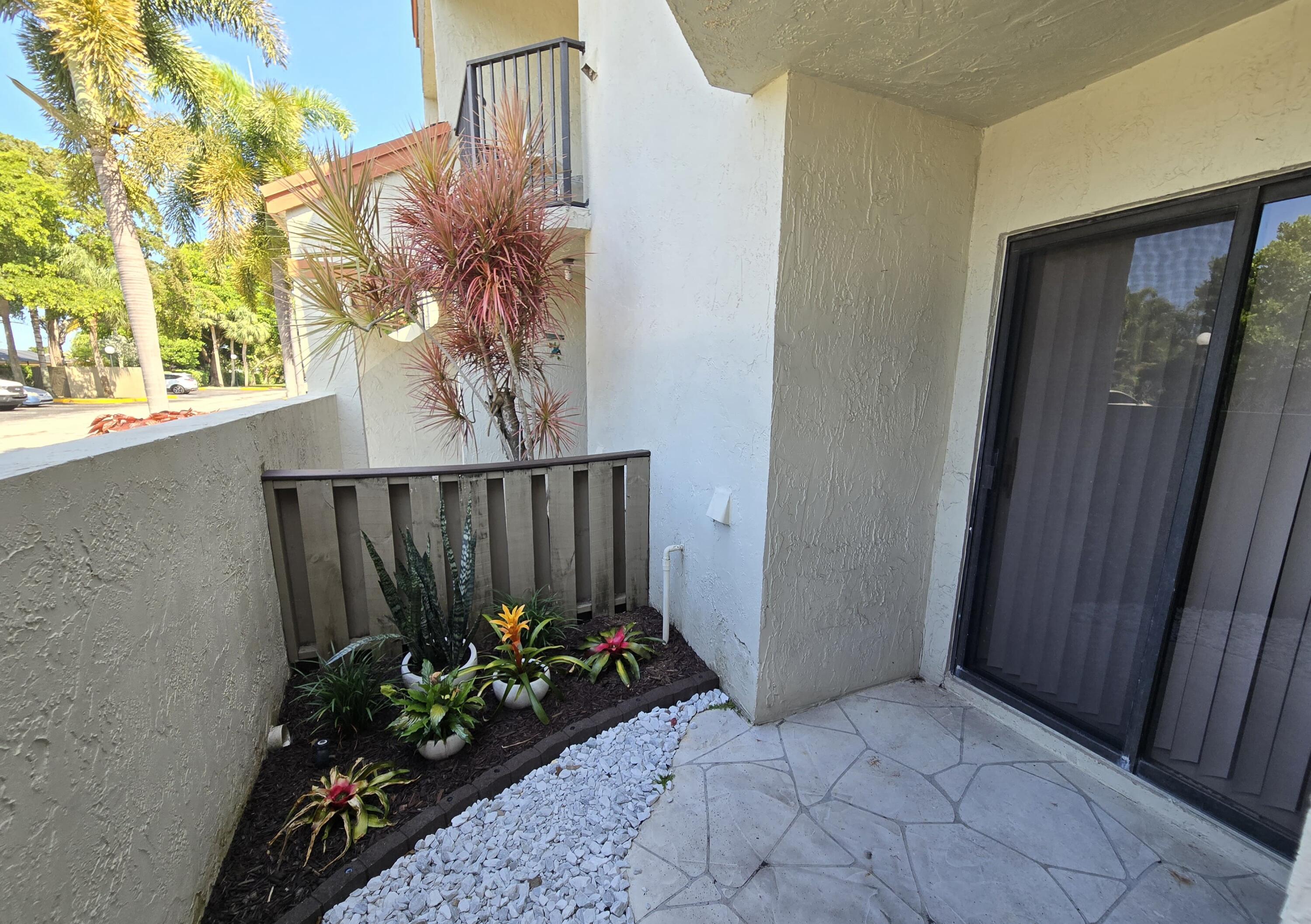 Courtyard at Coral Gate - Residential