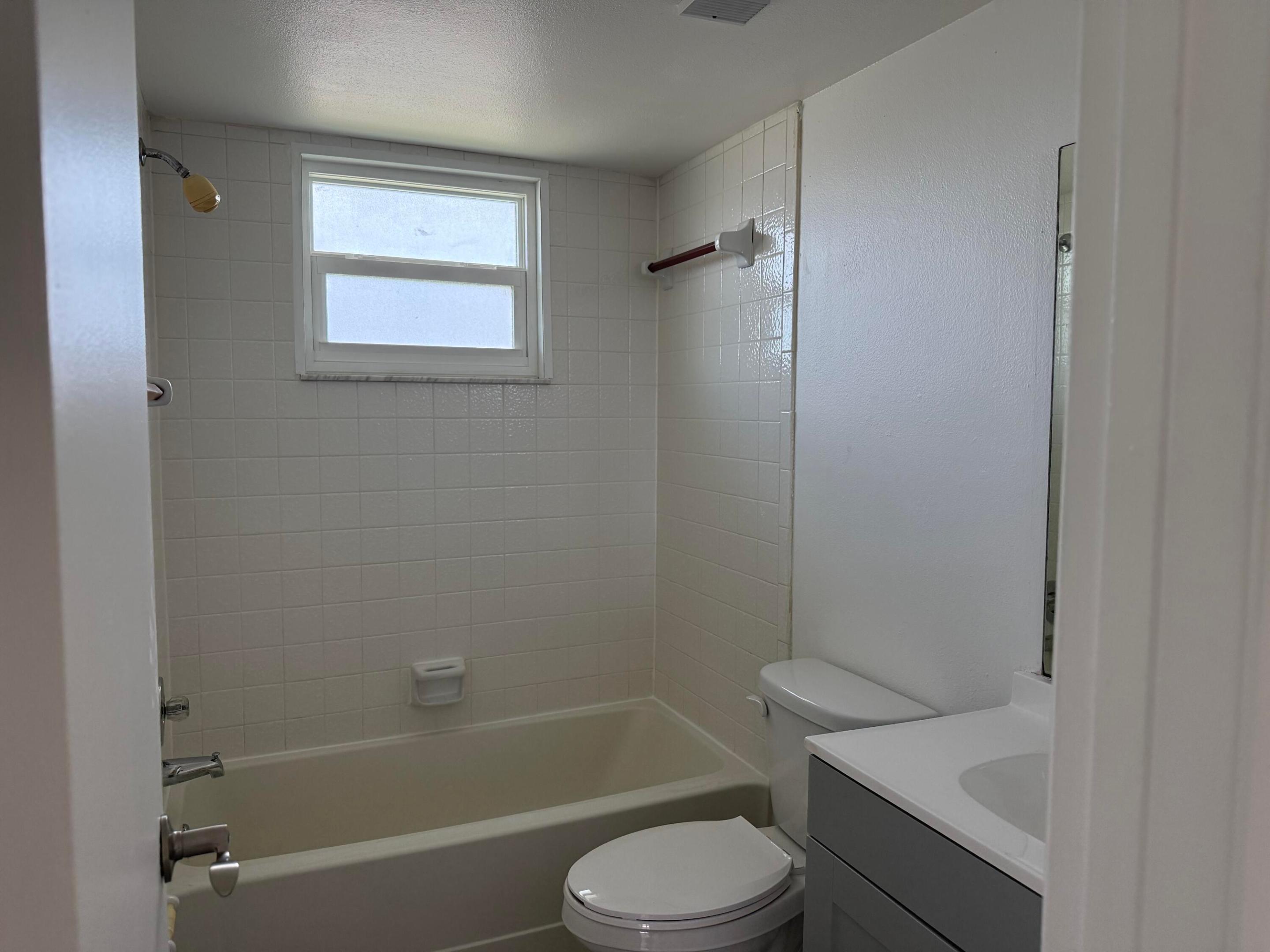 MIDPORT PLACE II, A CONDOMINIUM - Residential Lease