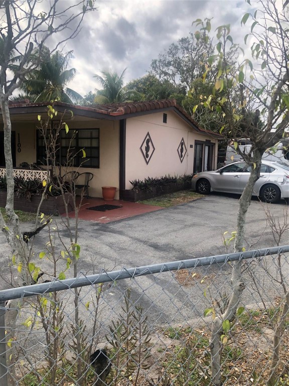 5 bedroom 3 bath pool home centrally located on large lot. Minutes to down town