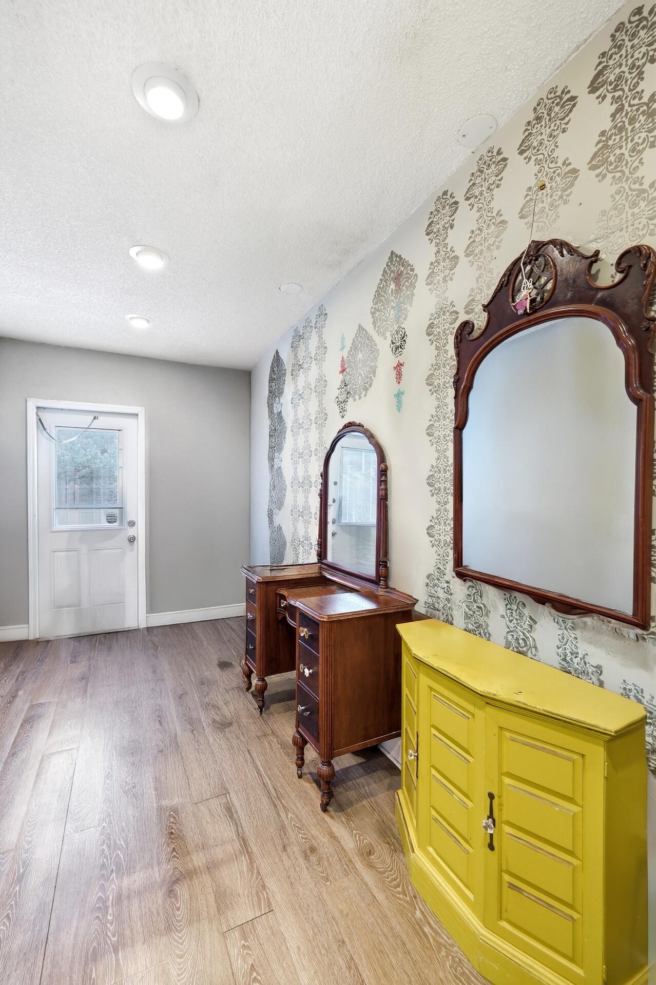 SUGAR POND MANOR OF WELLINGTON - Residential