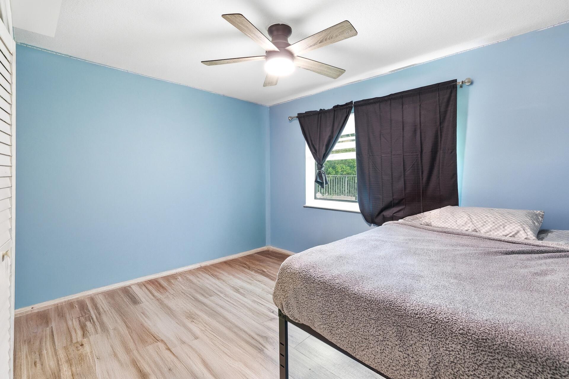 SUGAR POND MANOR OF WELLINGTON - Residential