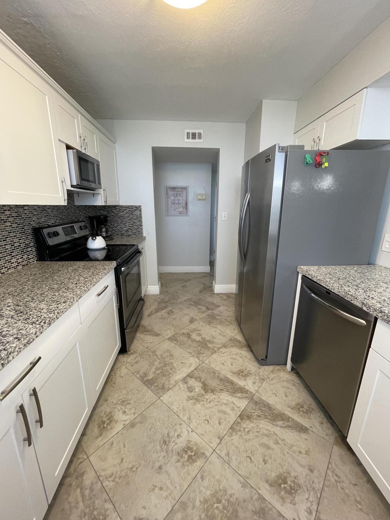 LAVER DELRAY RACQUET CLUB CONDO - Residential Lease