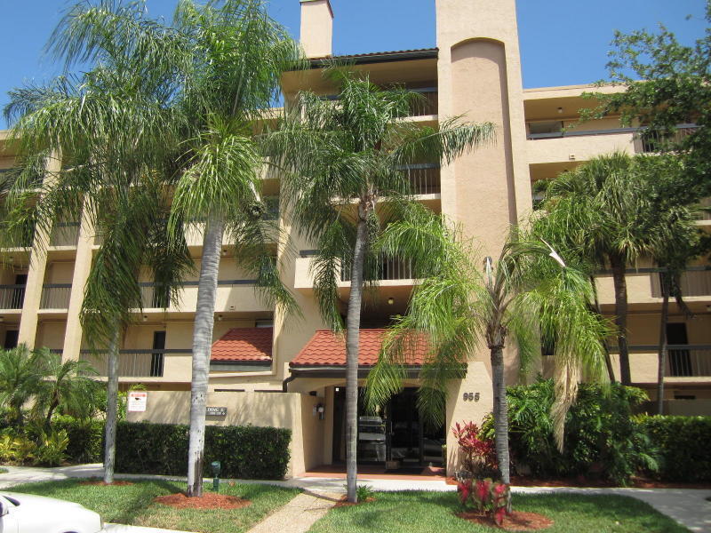 Fully furnished 1-bedroom, 1-bath corner condo in the desirable Delray Racquet Club. This light-filled residence features an open floor plan, updated kitchen, in-unit washer and dryer, and a balcony. Community amenities include two heated pools, hot tub, fitness center, tennis courts, and scenic walking paths. Ideally located east of I-95, less than 2 miles from the beach and minutes from Atlantic Avenue's shopping, dining, and entertainment. Available furnished for annual or seasonal rental. Move-in ready!