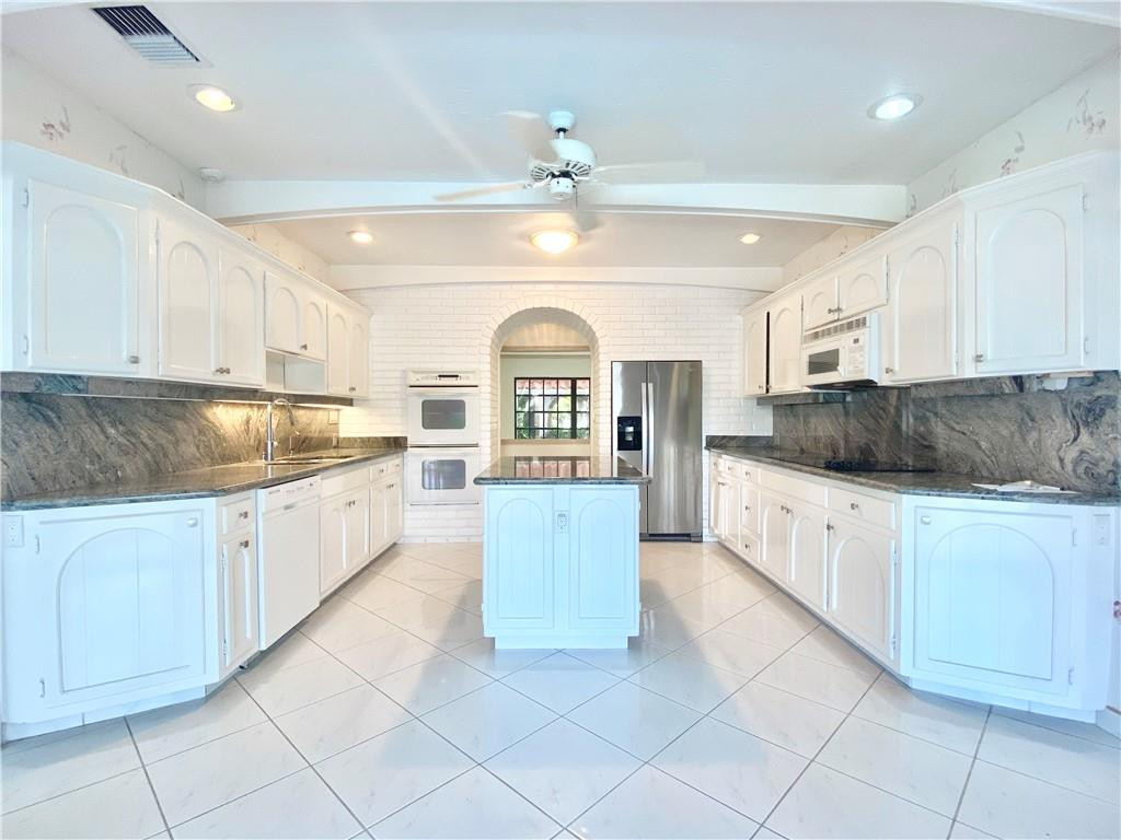 BAY COLONY SECTION OF THE - Residential