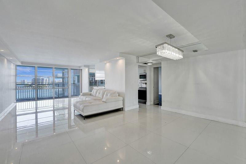 Winston Towers 500 - Residential