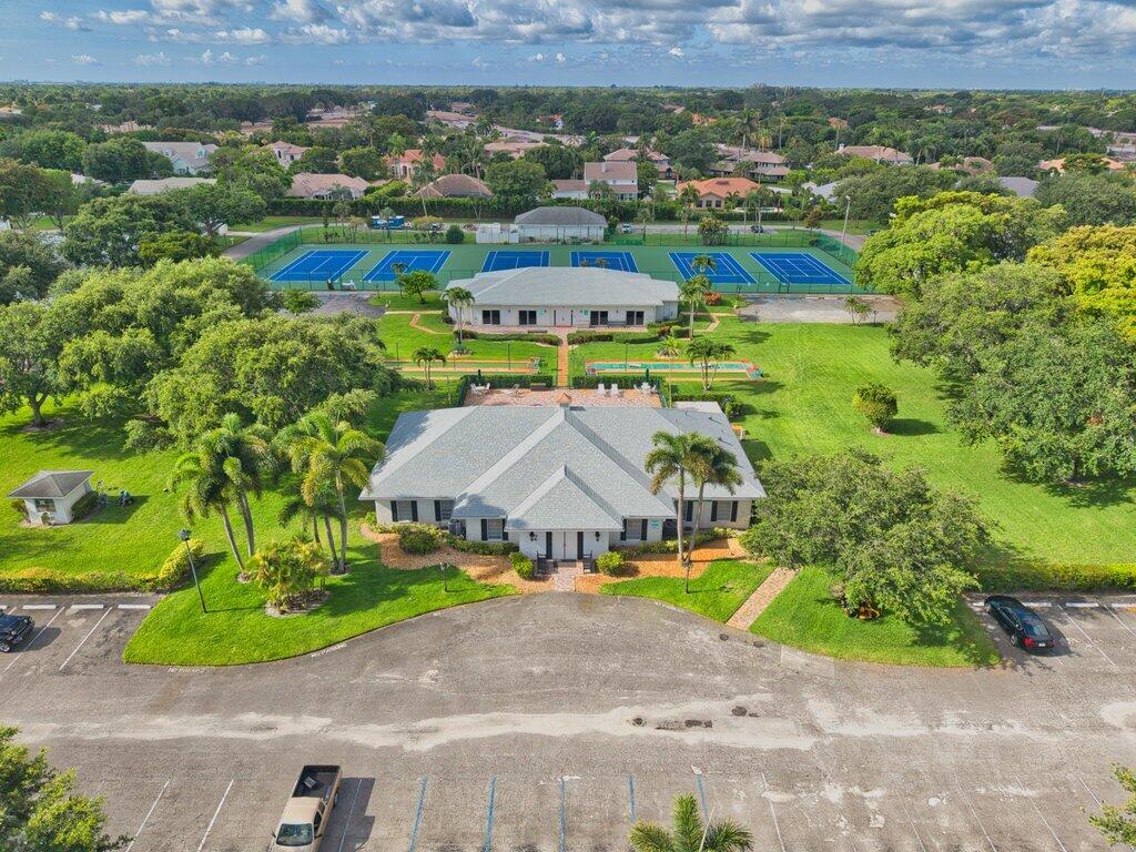 LIMETREE CONDO - Residential