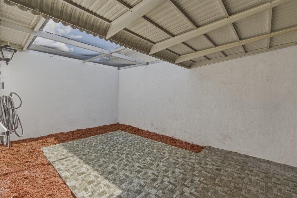LIMETREE CONDO - Residential