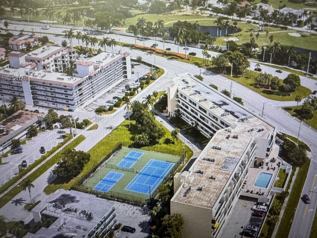 East Boca Raton! 3Bd/3Bath. Condo Corner Unit with Two Balconies. All Ages Welcome! Washer/dryer in unit, Central  AC and heat, Brand new Luxury Vinyl Flooring, new quartz counter tops throughout the kitchen and bathroom's, Stainless Steel Appliances, Double oven, 2 mater suites, all one one floor with 1860 sq ft,  storage.....BUILDING CERTIFICATION IS COMPLETED AND ROOF, PAINT AND PARKING LOT ARE BEING DONE IN 2026..... 5 min drive to the beach, Brightline transportation, University, A+ School Disctrict, marinas, yacht & golf clubs. Two Blocks Away from a brand new Mandarin Oriental, Publix, TJs, Fresh Market, Mizner plaza, Royal Palm Plaza, pharmacies, banks and upcoming developments! Assigned Parking & Big Storage Unit, Pool, Tennis Court.