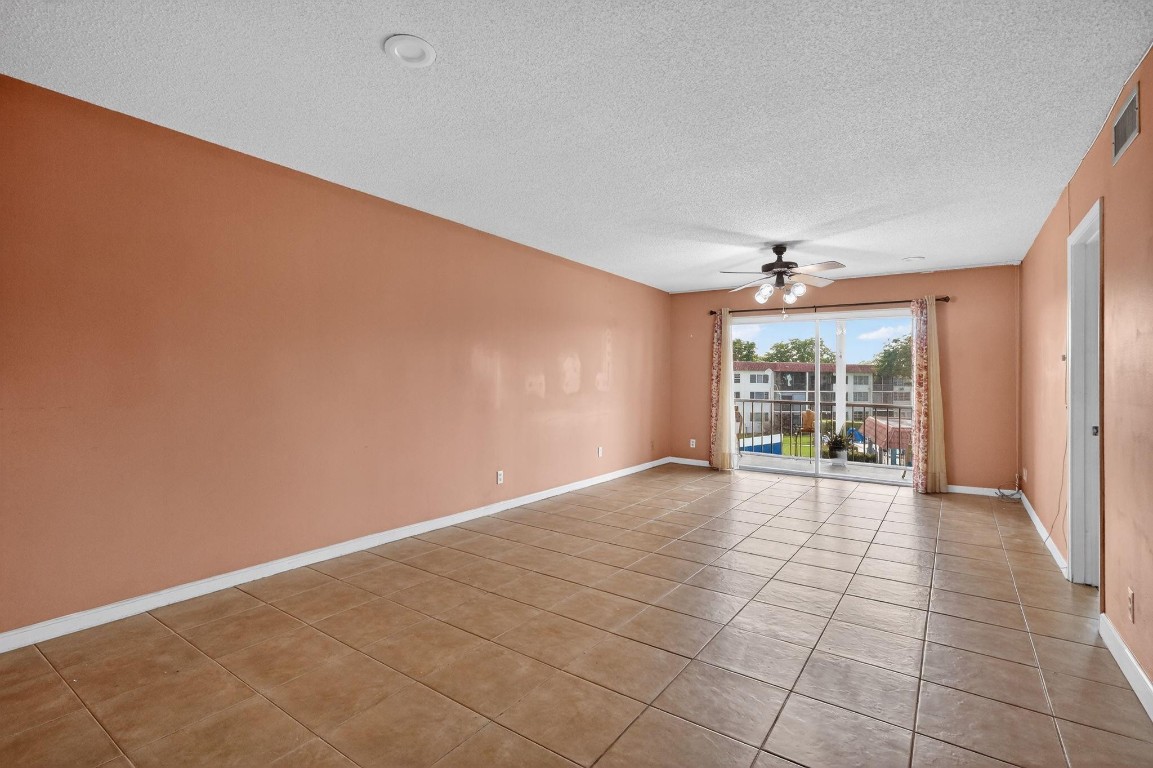 HOLLYBROOK GOLF & TENNIS - Residential