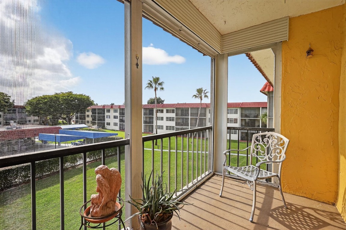 HOLLYBROOK GOLF & TENNIS - Residential