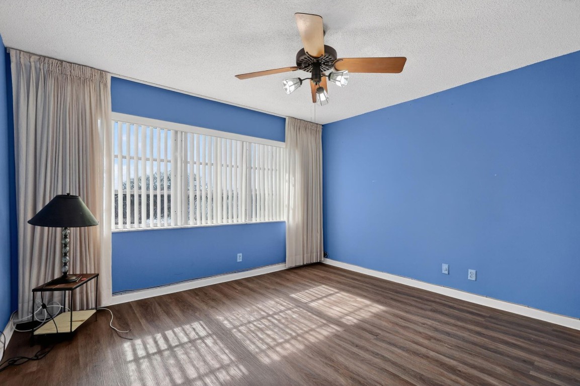 HOLLYBROOK GOLF & TENNIS - Residential