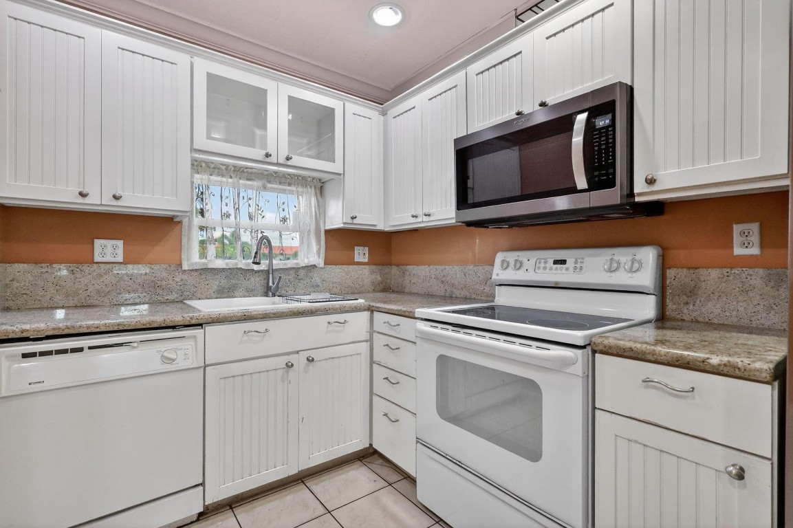 Full Two Bedroom In Popular Phase One-Walk To All Amenities-Paid-Up Rec Lease-Kitchen Has Granite Counters AndStainless Appliances-Open Concept With Large Breakfast Bar And Storage-Bathrooms Have Been Updated-May Have One Pet To 20 Lbs.- Free golf, 14 tennis courts, 7 pools, theater,Ftness center, Restaurant, 24-hour Security, Assoc. represents housing for older persons authorized (HOPA). *** IMPORTANT! See Broker Remarks below for occupancy qualifications. Free golf, 24-hour security, tennis, restaurant, bus, theatre, fitness center, and more