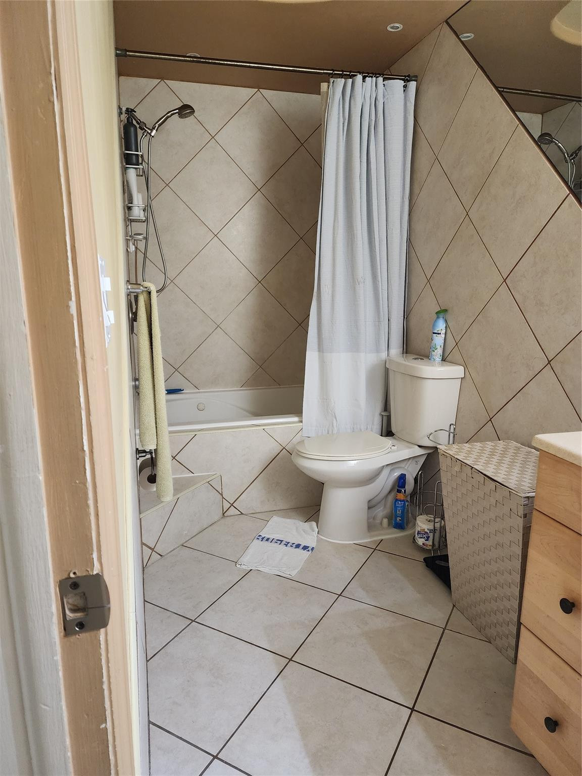 8705 HAMPSHIRE DR CONDO - Residential