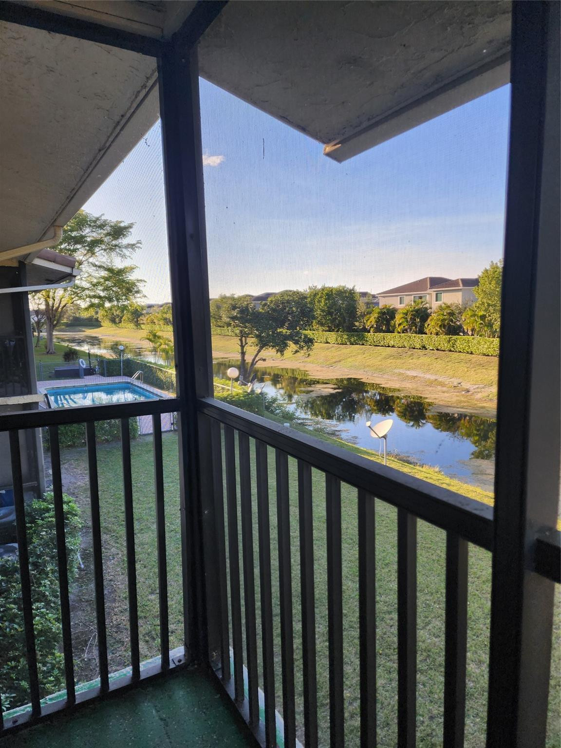 8705 HAMPSHIRE DR CONDO - Residential