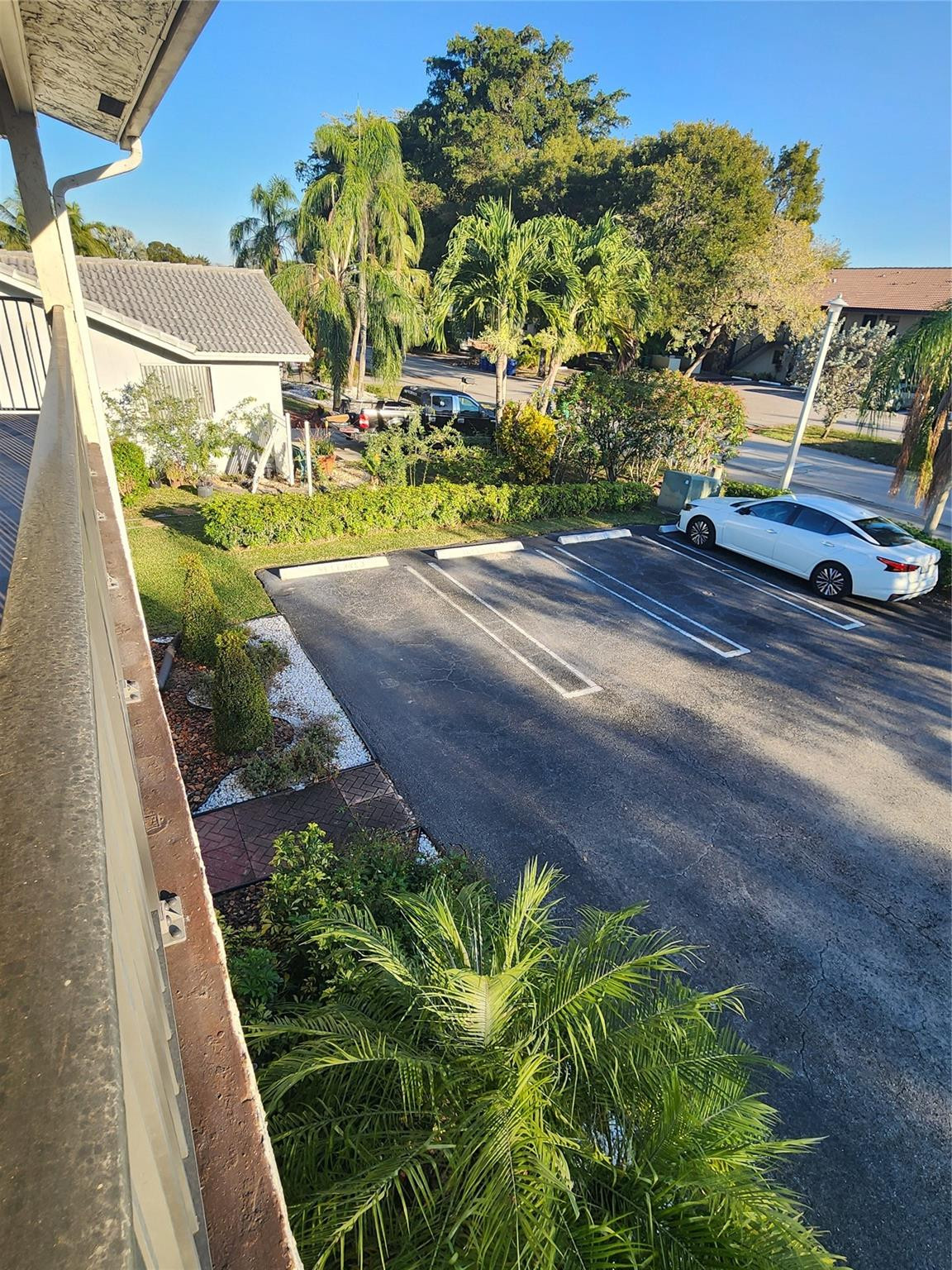 8705 HAMPSHIRE DR CONDO - Residential