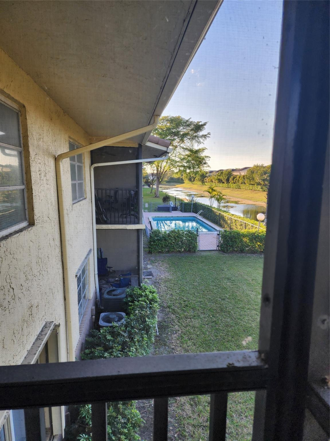 8705 HAMPSHIRE DR CONDO - Residential