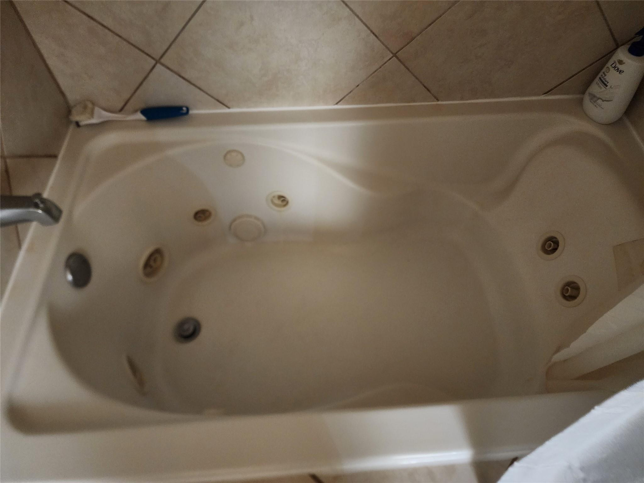 8705 HAMPSHIRE DR CONDO - Residential