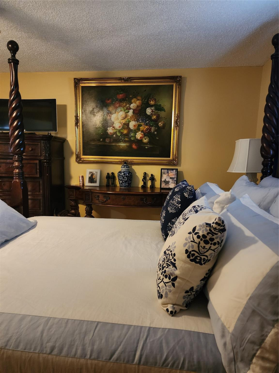 8705 HAMPSHIRE DR CONDO - Residential