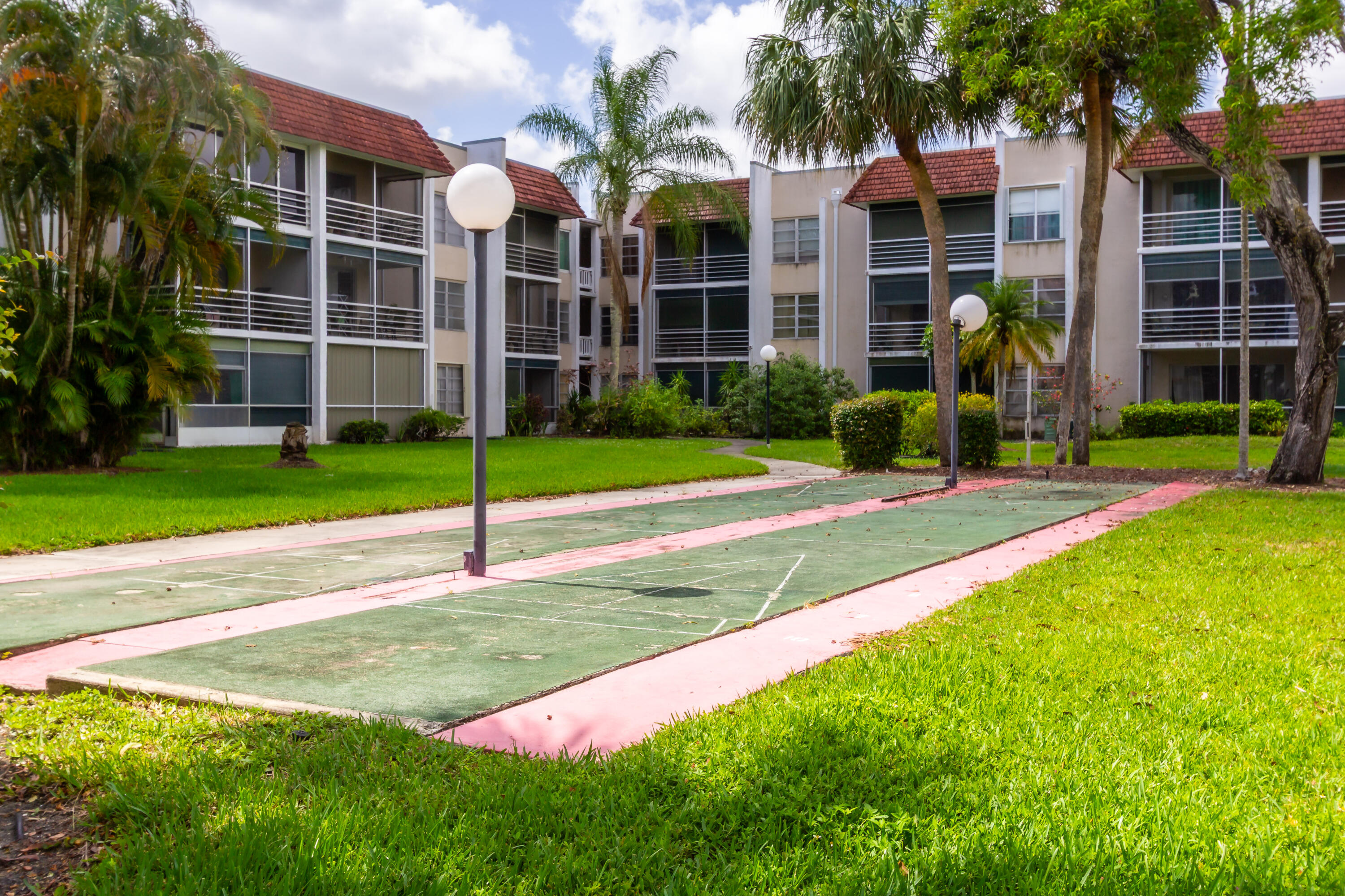 LAS VISTAS H IN INVERRARY CONDO - Residential