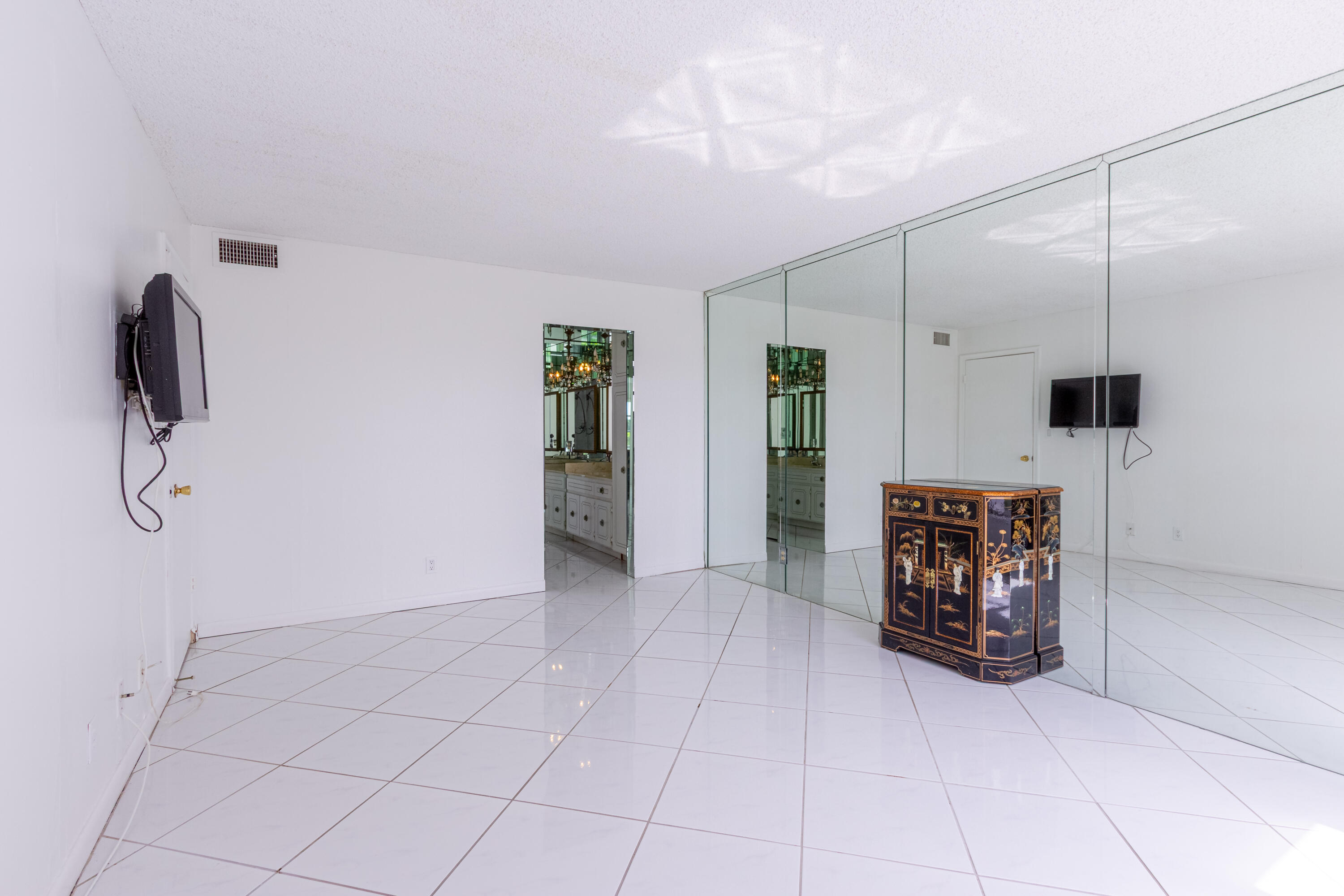 LAS VISTAS H IN INVERRARY CONDO - Residential