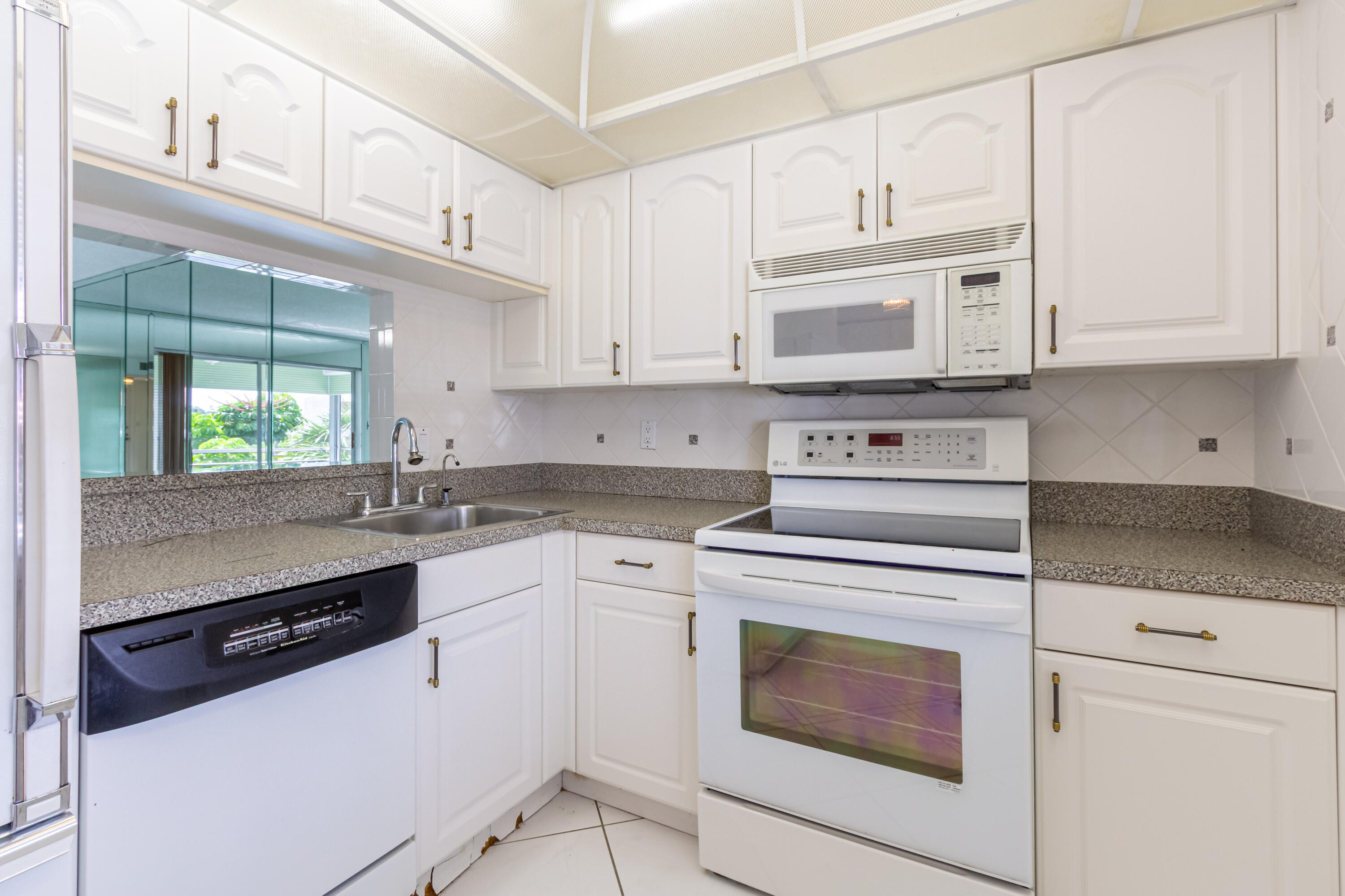 LAS VISTAS H IN INVERRARY CONDO - Residential