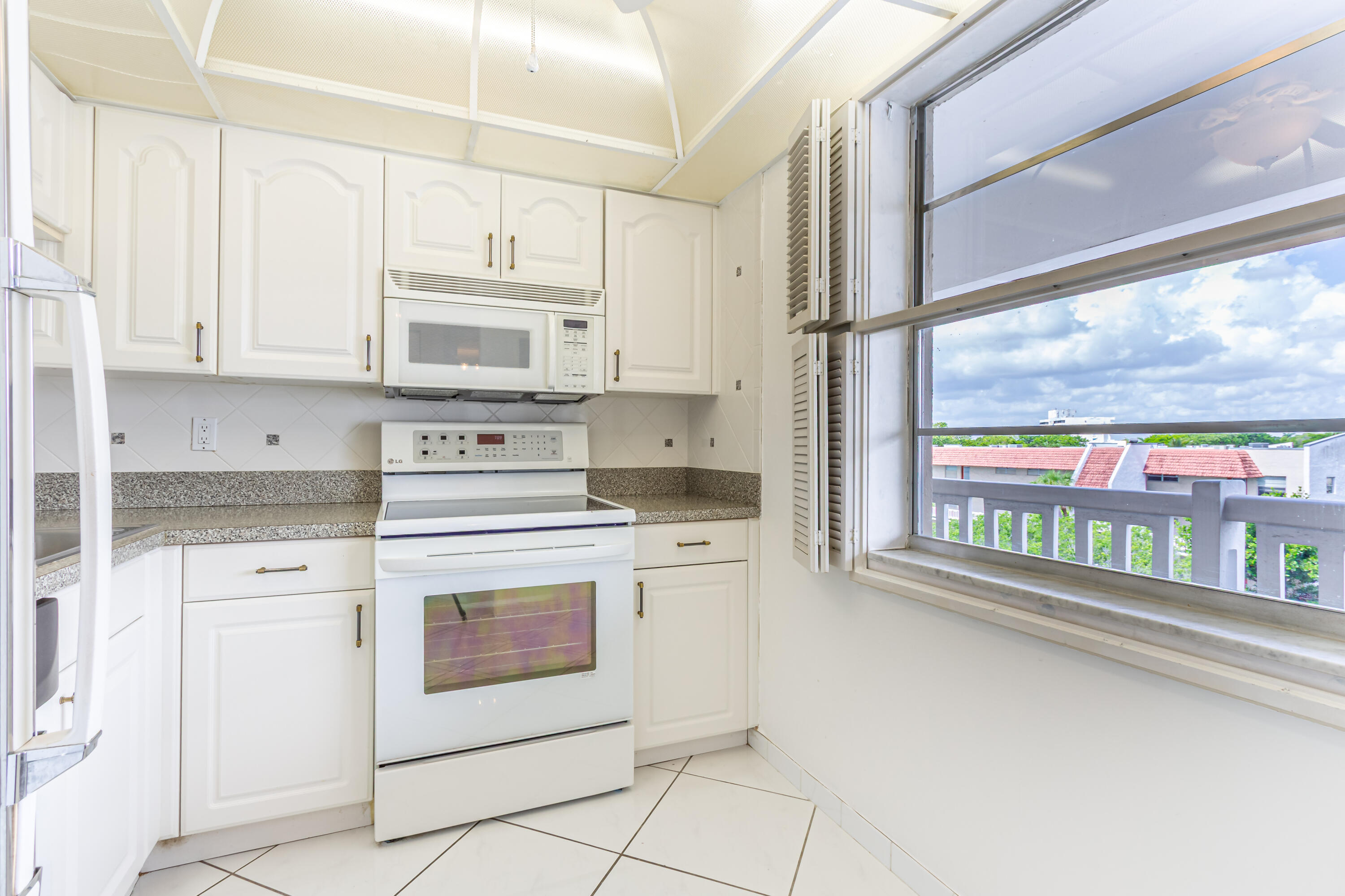 LAS VISTAS H IN INVERRARY CONDO - Residential