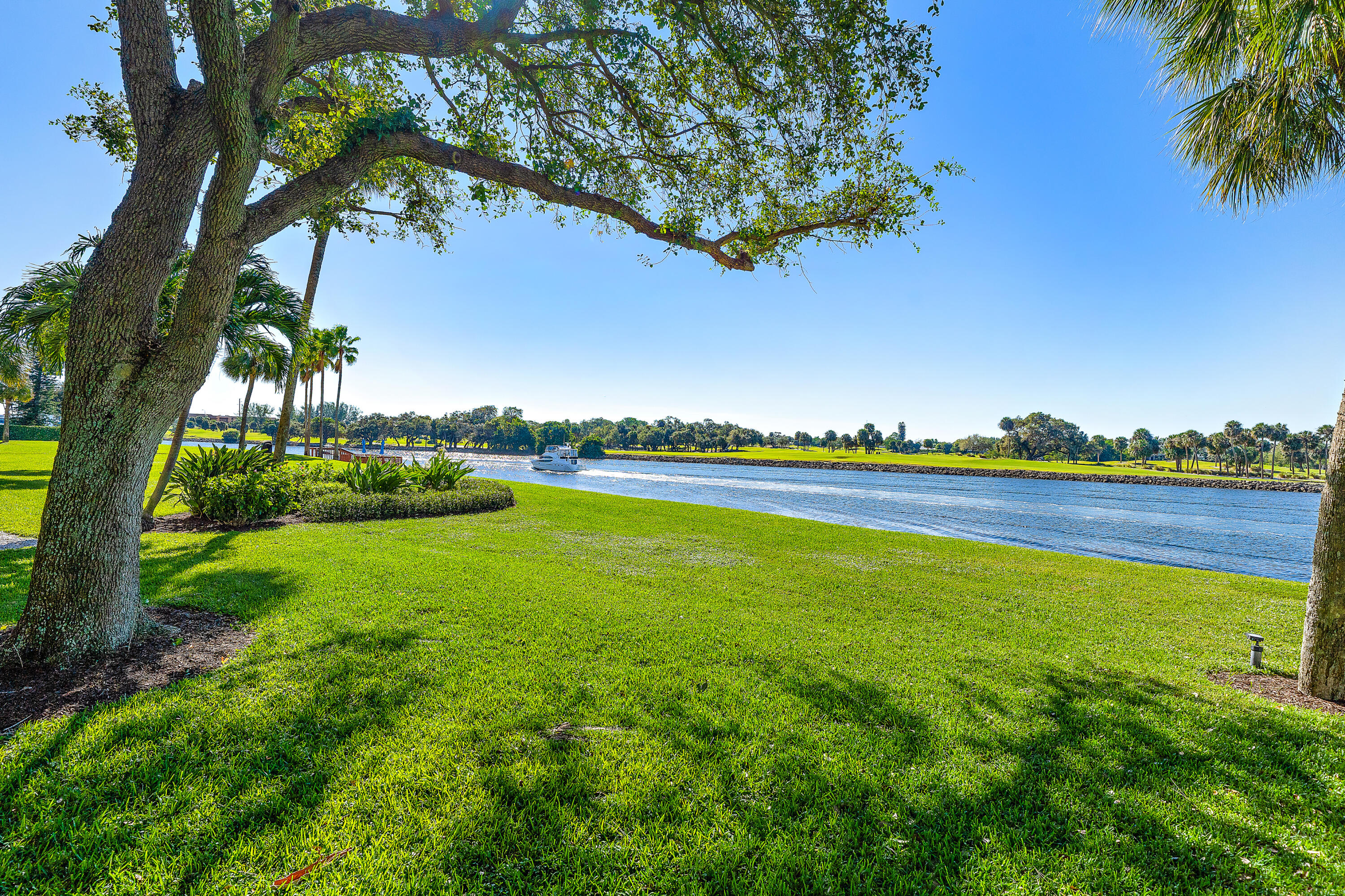 GOVERNORS POINTE CONDO - Residential