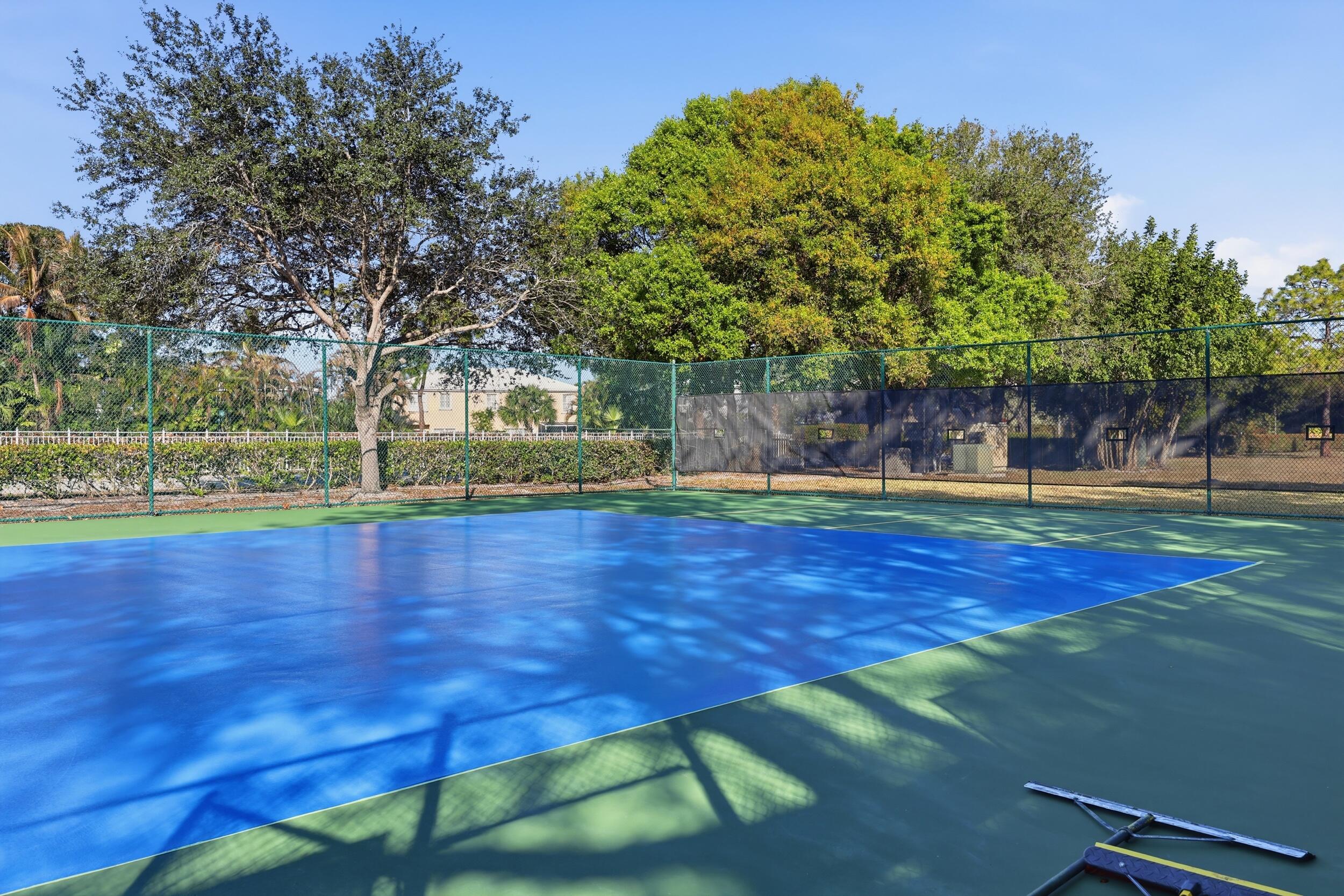 LITTLE CLUB CONDO - Residential
