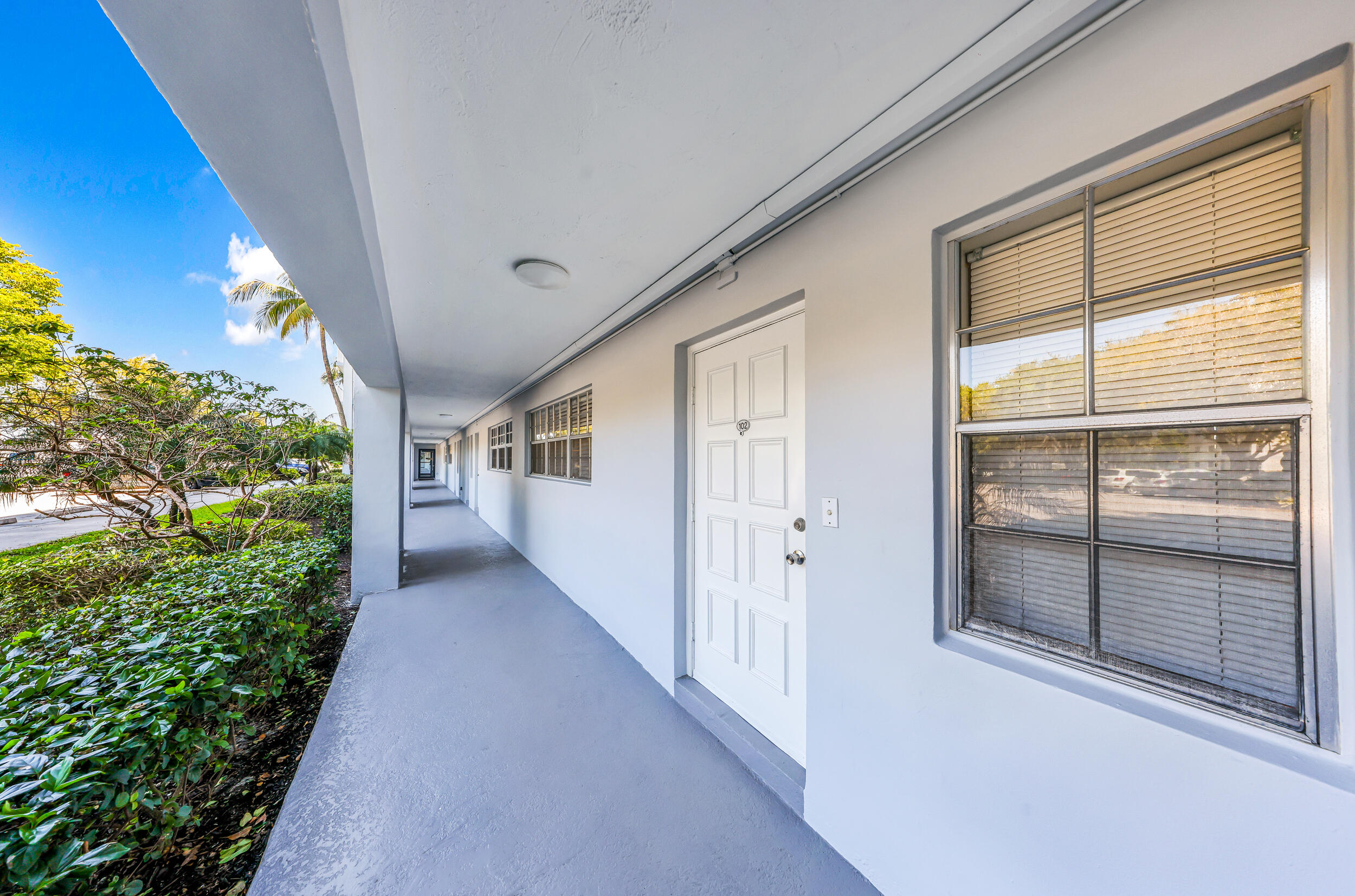 NO 49 PALM-AIRE COUNTRY CLUB - Residential Lease