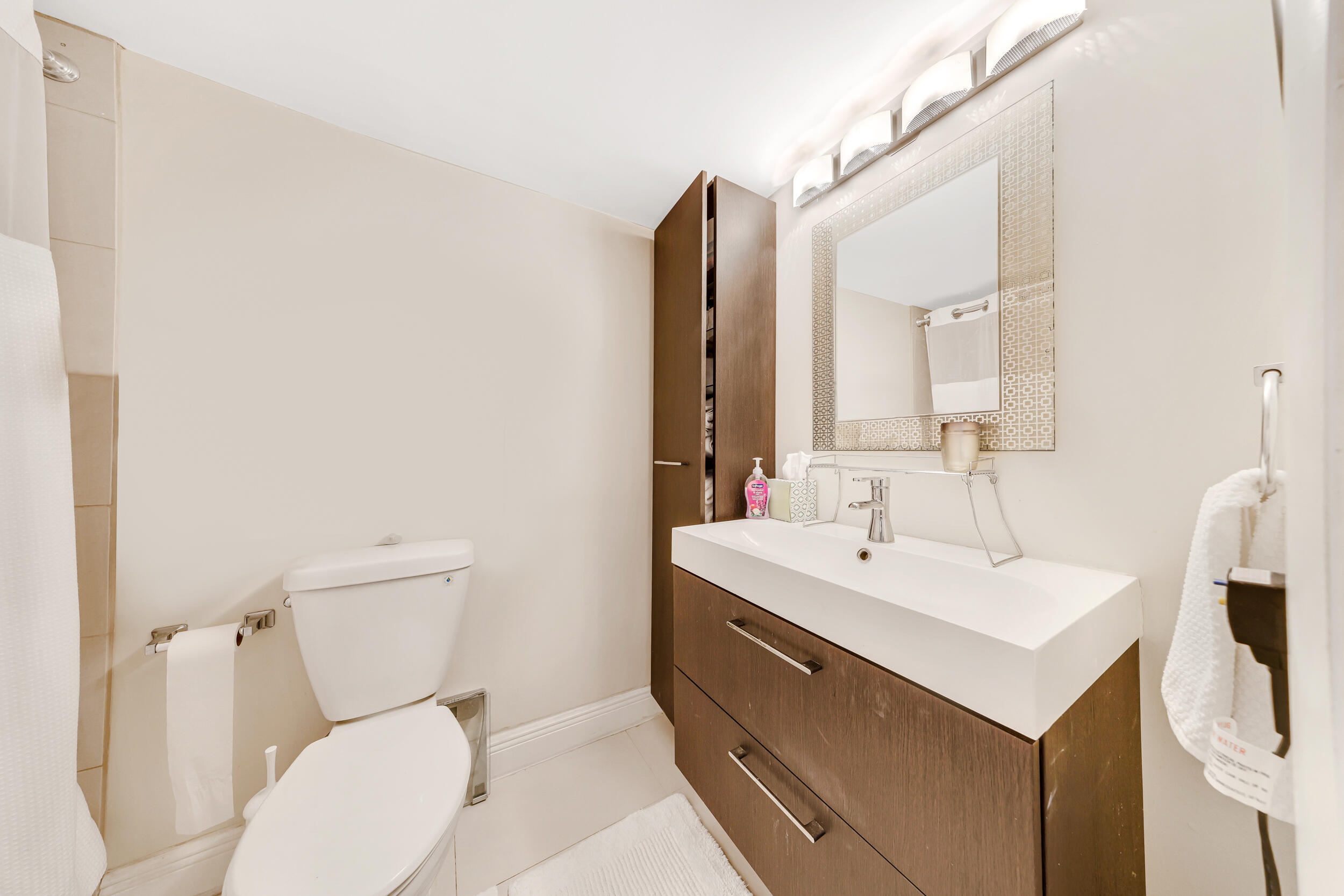 NO 49 PALM-AIRE COUNTRY CLUB - Residential Lease