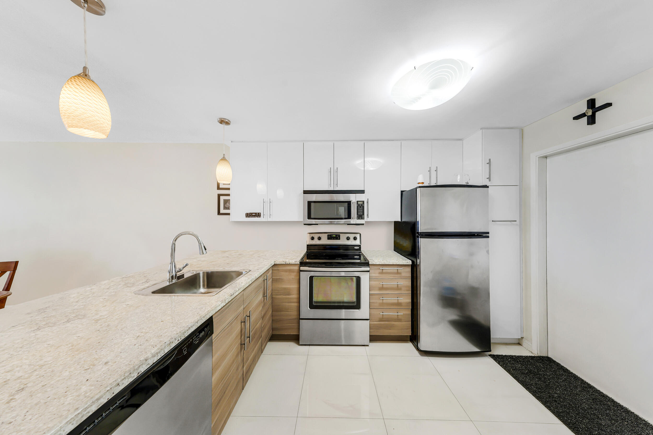 NO 49 PALM-AIRE COUNTRY CLUB - Residential Lease
