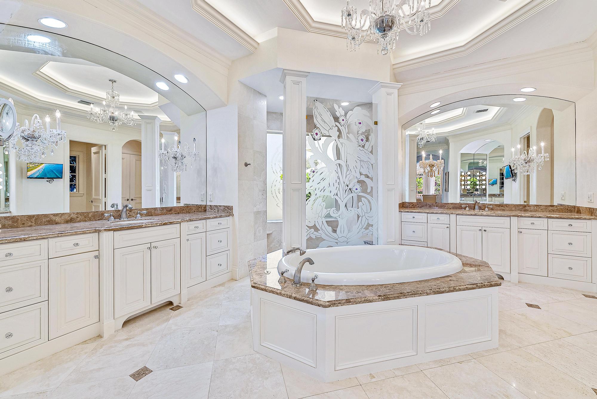 Jupiter Hills Village - Residential