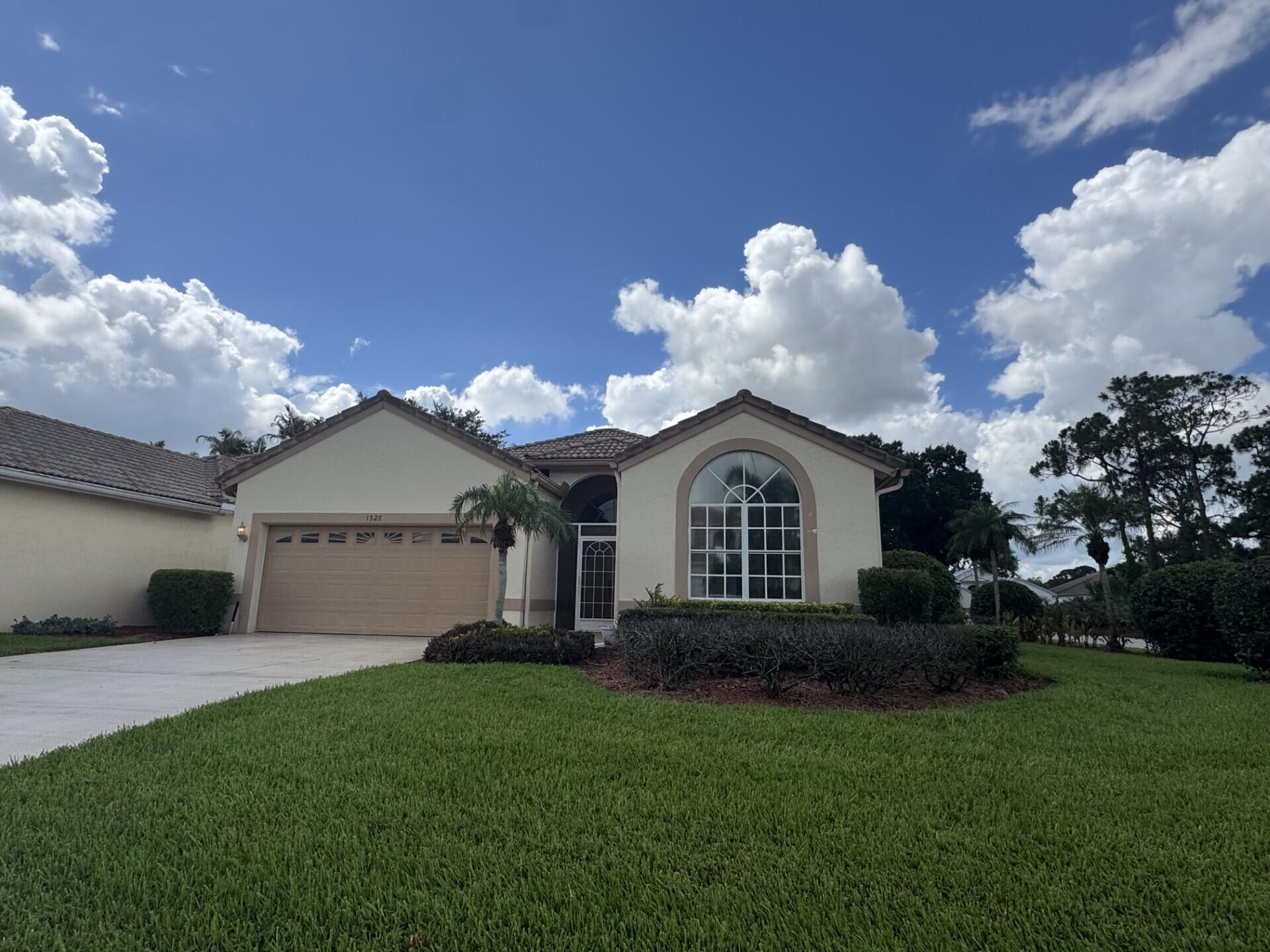 Beautiful house located in the Balantra neighborhood. The house is a 3/2/2 corner with an open floor plan living room, dining room, and kitchen. A screened covered patio. The seller is very motivated and we must close in 30 days.