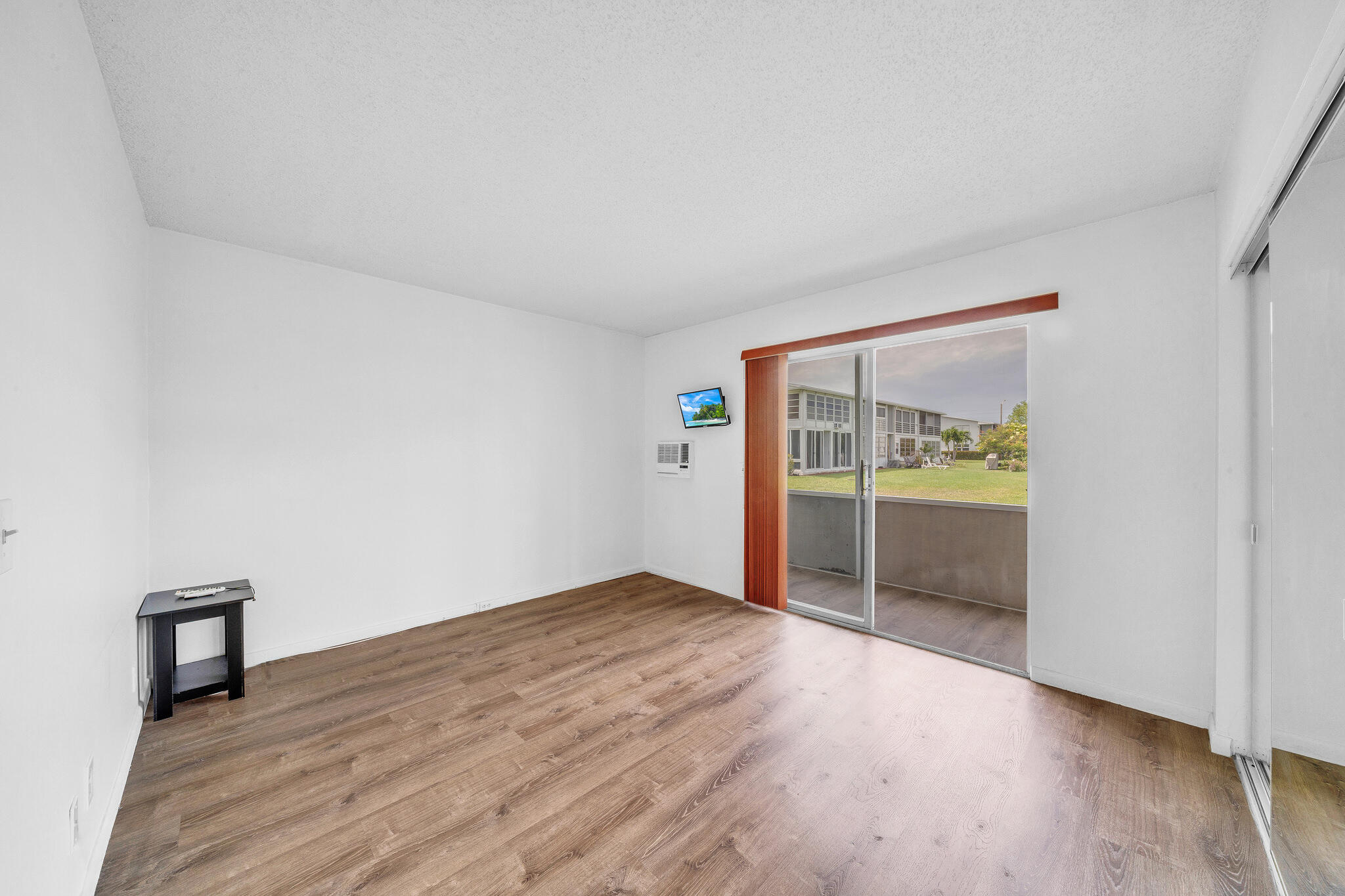 WESTBURY G CONDO - Residential Lease