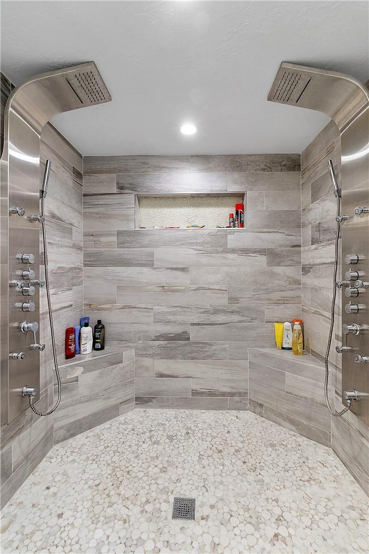 HARBORSIDE 1170 - Residential
