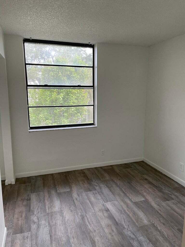 LAKE POINTE CONDOMINIUM NO FIVE - Residential Lease