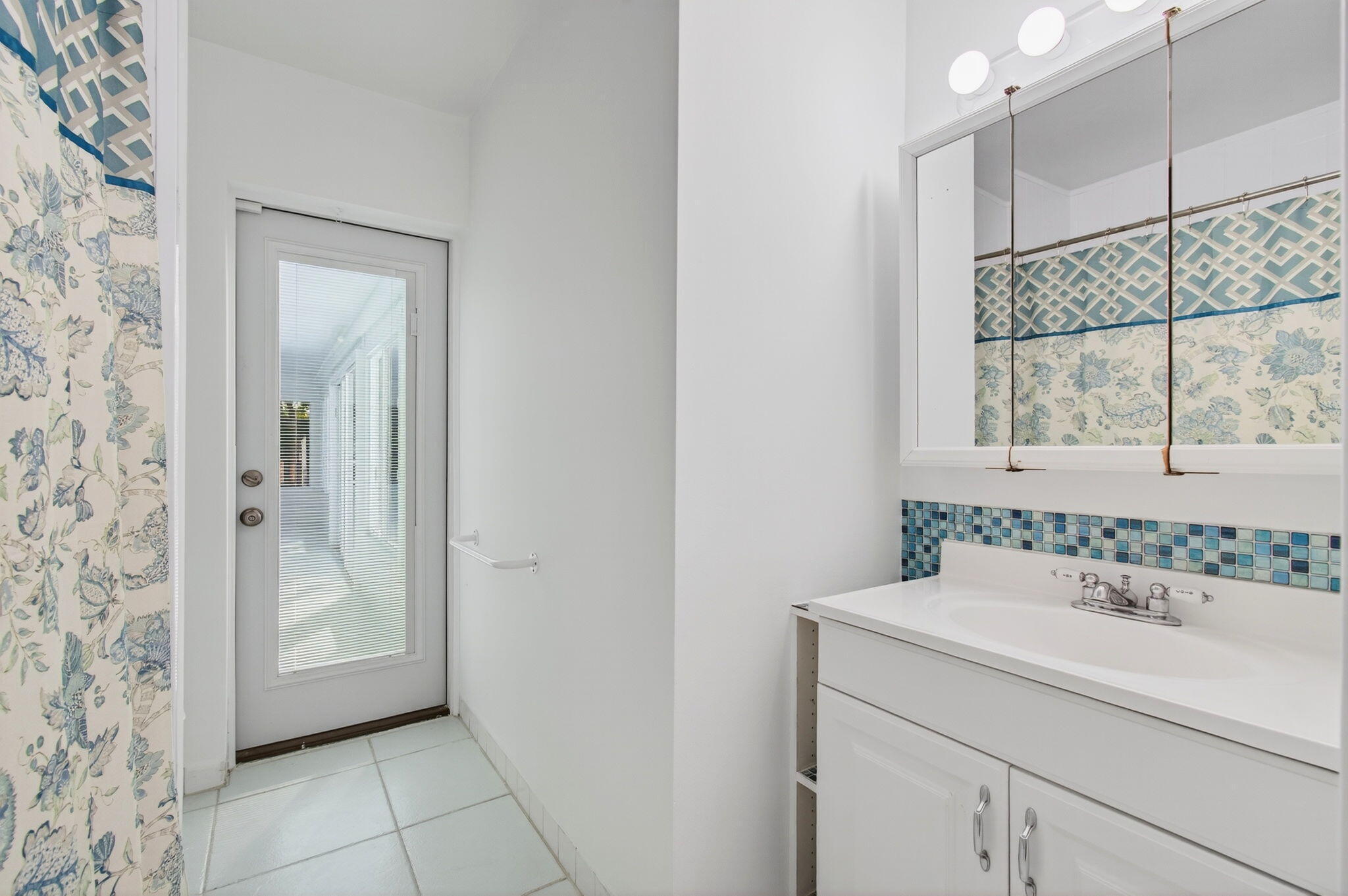 COUNTRY CLUB VILLAGE SEC B - Residential Lease