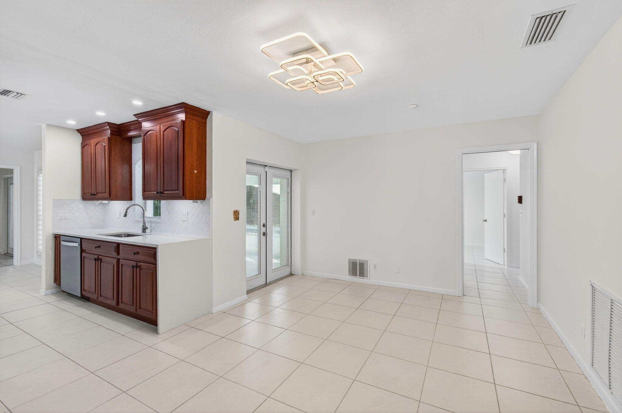 COUNTRY CLUB VILLAGE SEC B - Residential Lease