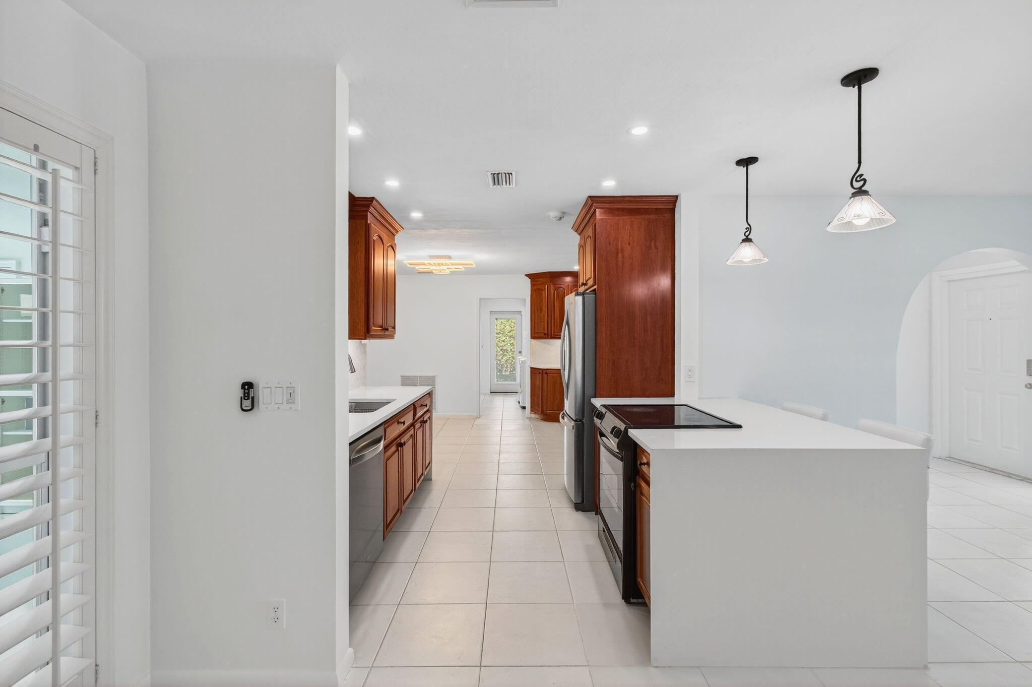 COUNTRY CLUB VILLAGE SEC B - Residential Lease