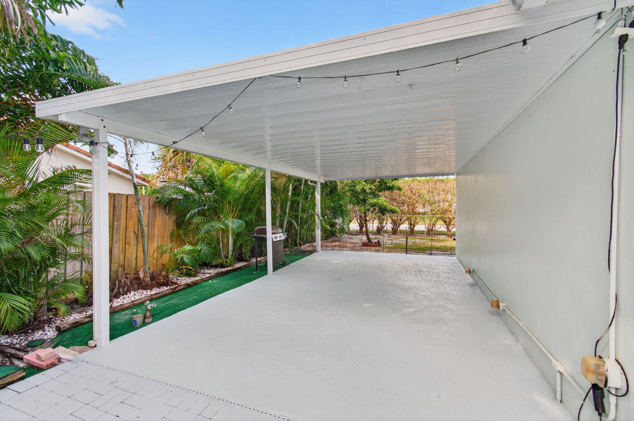 COUNTRY CLUB VILLAGE SEC B - Residential Lease