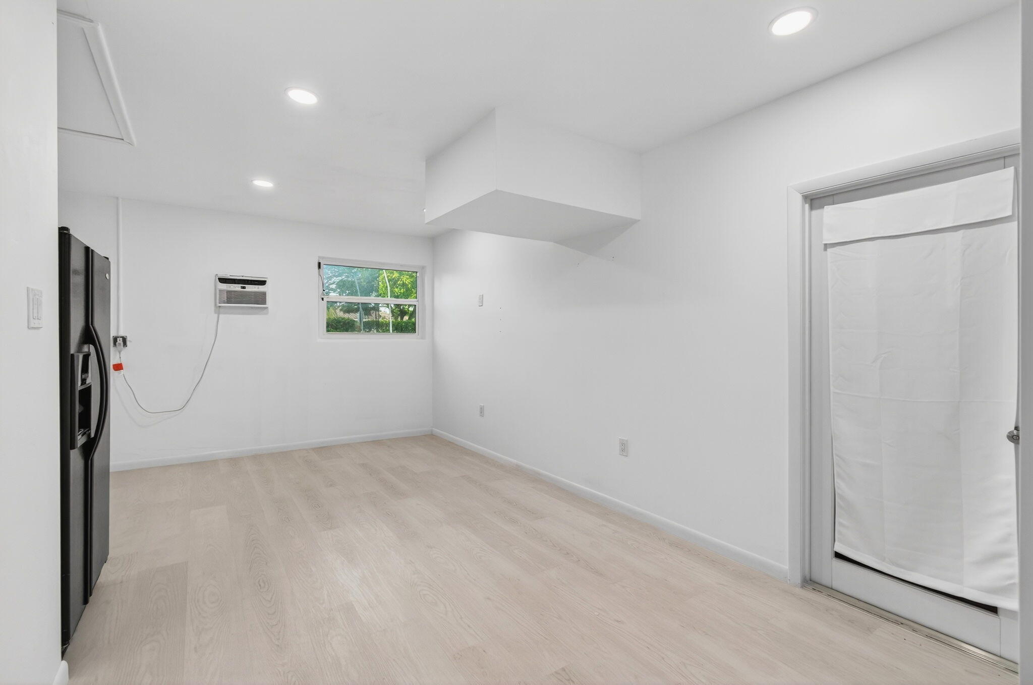 COUNTRY CLUB VILLAGE SEC B - Residential Lease