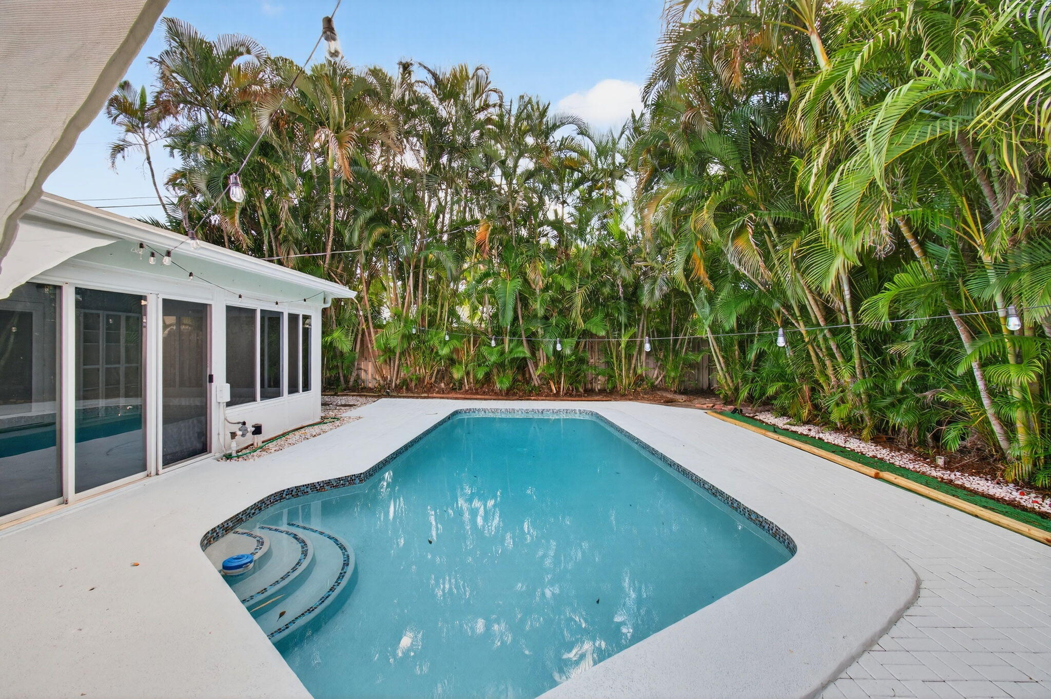 COUNTRY CLUB VILLAGE SEC B - Residential Lease