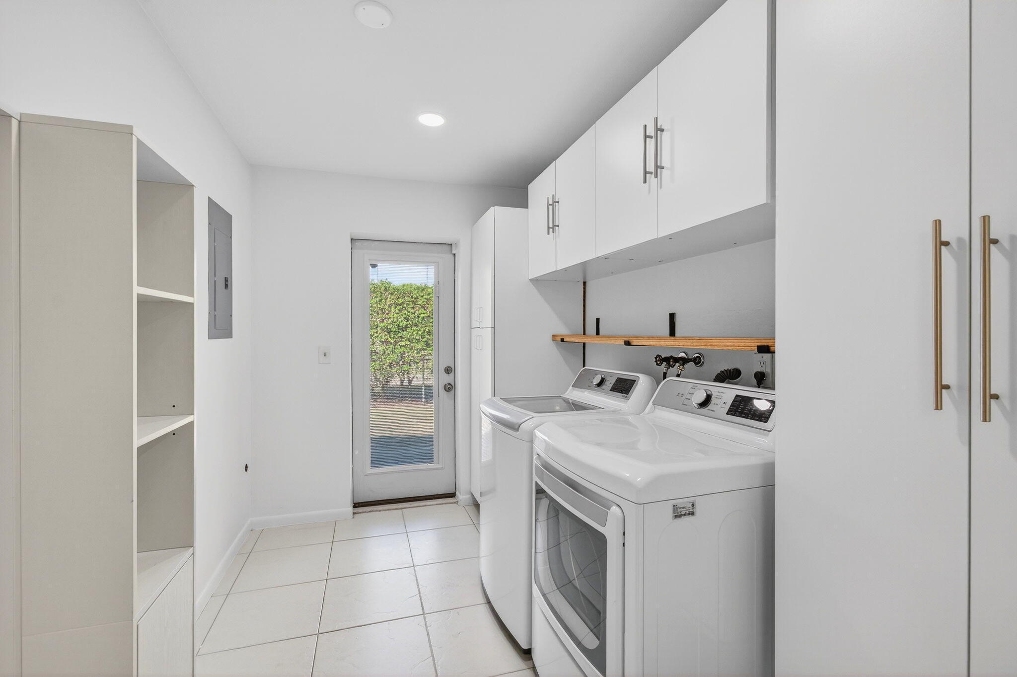 COUNTRY CLUB VILLAGE SEC B - Residential Lease