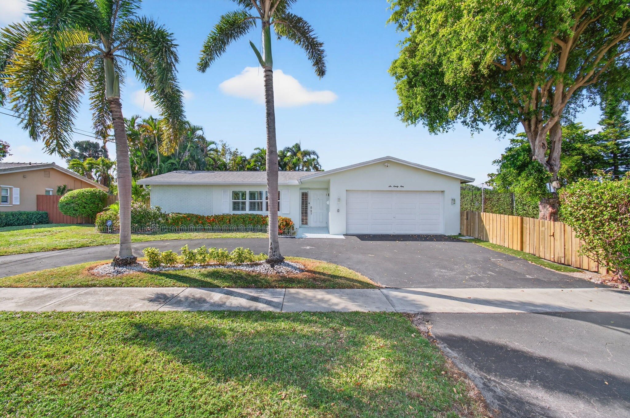COUNTRY CLUB VILLAGE SEC B - Residential Lease
