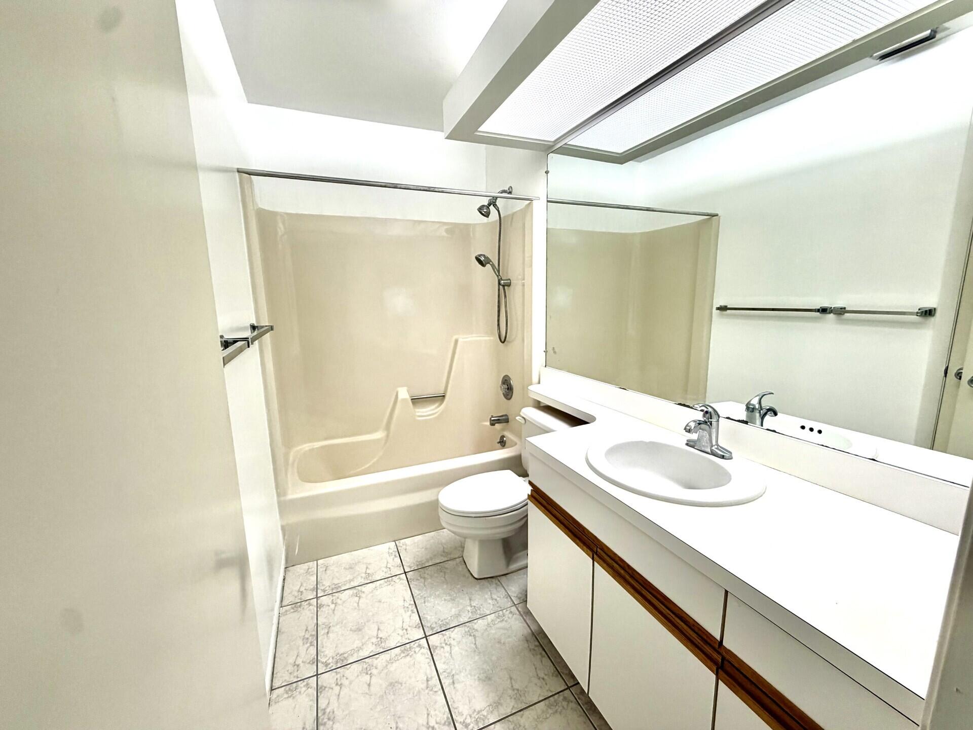 VISTA ST LUCIE BUILDINGS 9 THRU 20 - Residential Lease