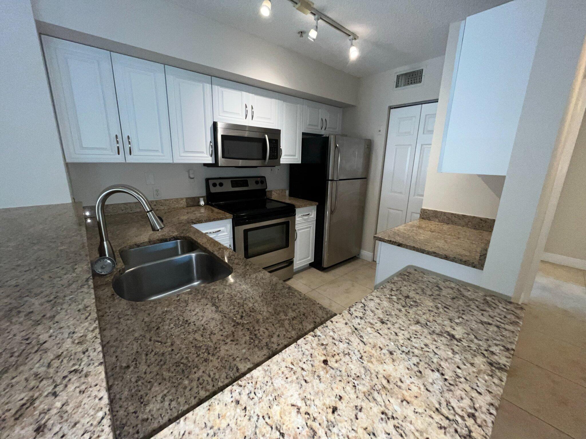 ST ANDREWS AT BOYNTON BEACH CONDO - Residential Lease