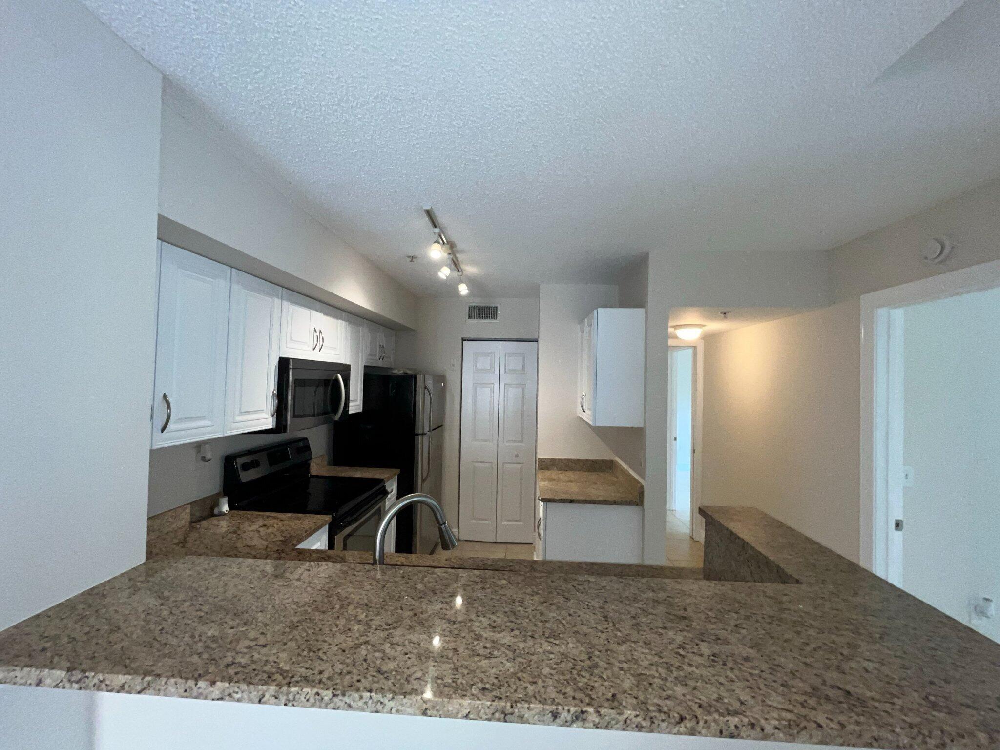 ST ANDREWS AT BOYNTON BEACH CONDO - Residential Lease