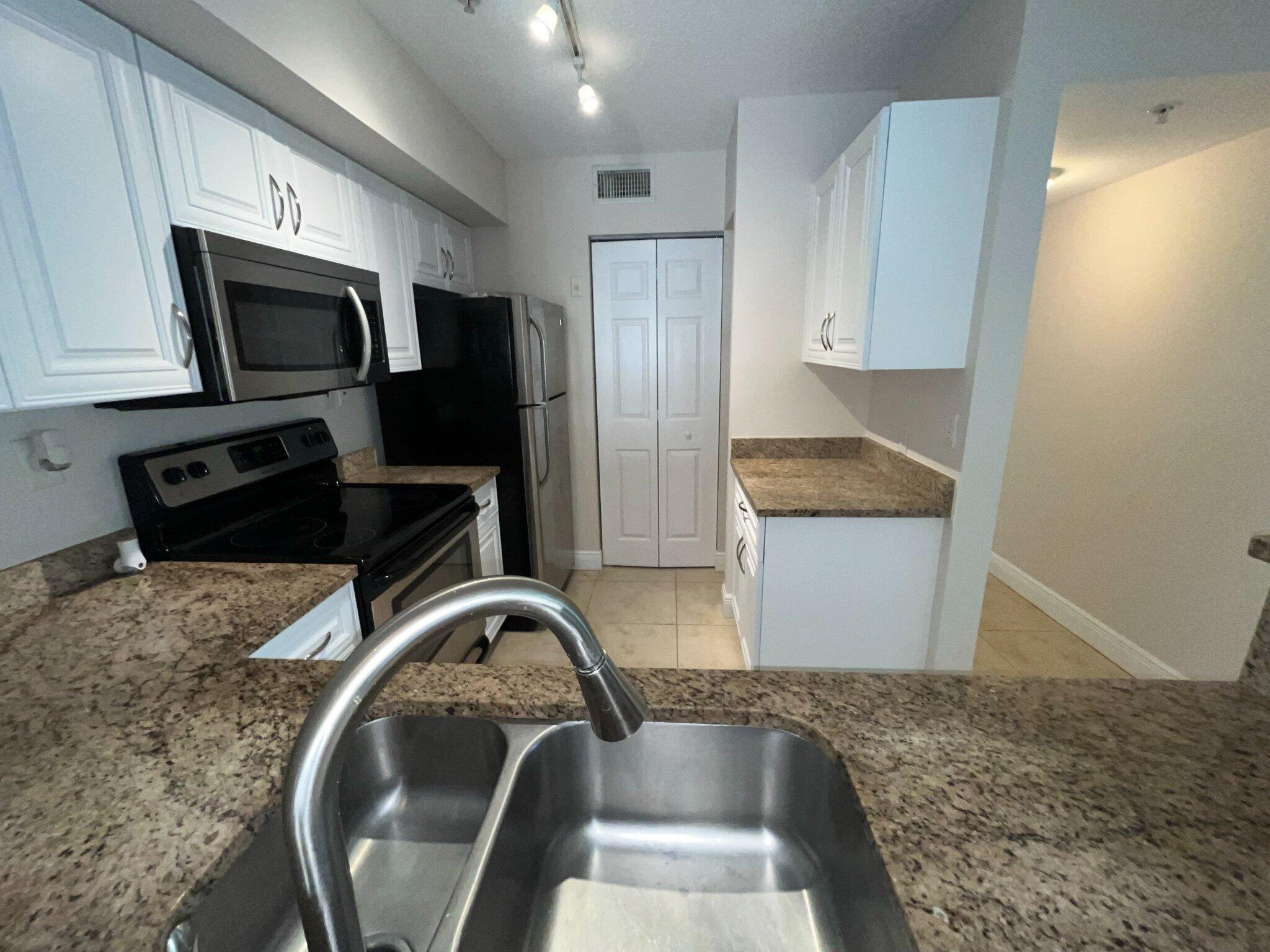 ST ANDREWS AT BOYNTON BEACH CONDO - Residential Lease